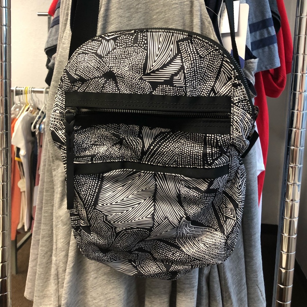 Lulu crossbody